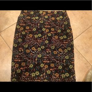 LulaRoe. Black floral pull on skirt